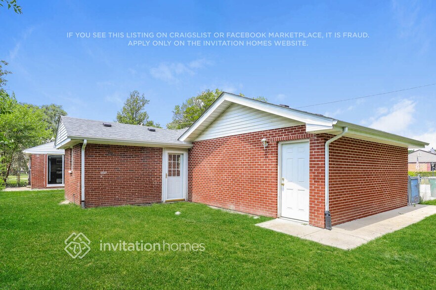 Building Photo - 9921 Harnew Rd E