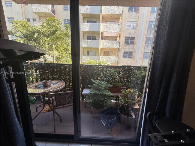 Building Photo - 605 NW 72nd Ave