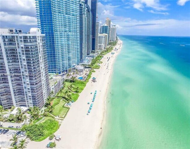 Building Photo - 16711 Collins Ave