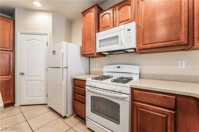 Building Photo - 7013 Whipple Manor St