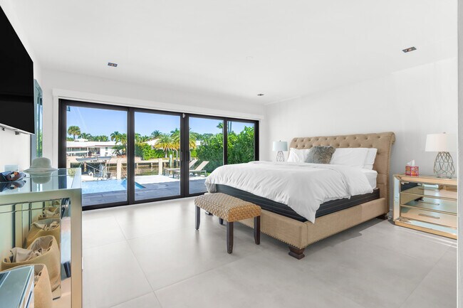 Building Photo - 273 Tropic Dr