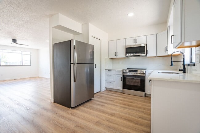 Building Photo - 3238-D 1/4 D 1/4 Rd