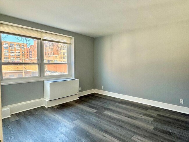 Building Photo - 210 N 17th St