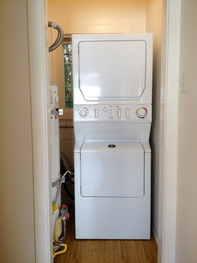 Building Photo - 122 S Westmoreland Ave