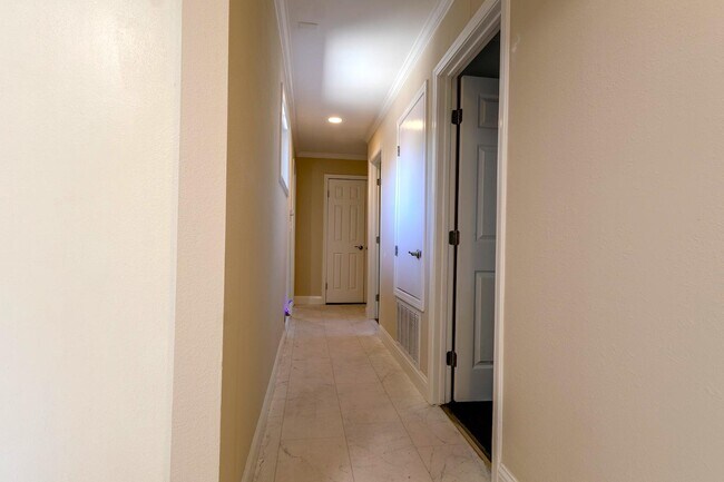 Building Photo - 6522 Maywood Ln