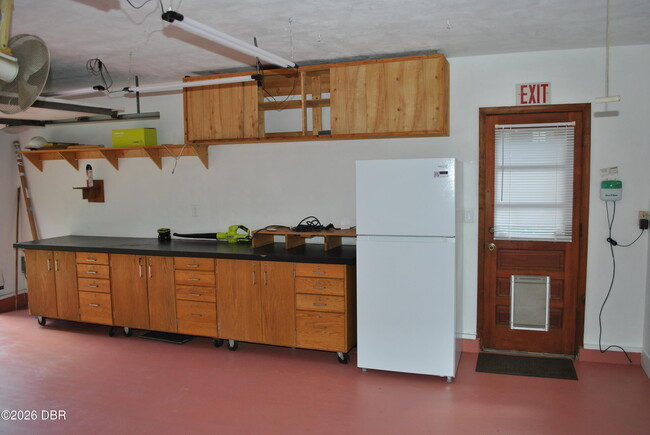 Building Photo - 5590 Lancewood Cir S