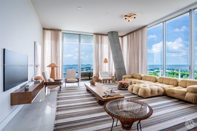 Building Photo - 2675 S Bayshore Dr