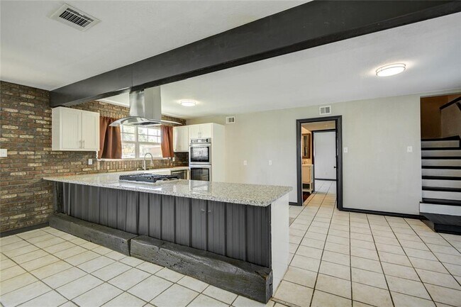 Building Photo - 2708 County Rd 686