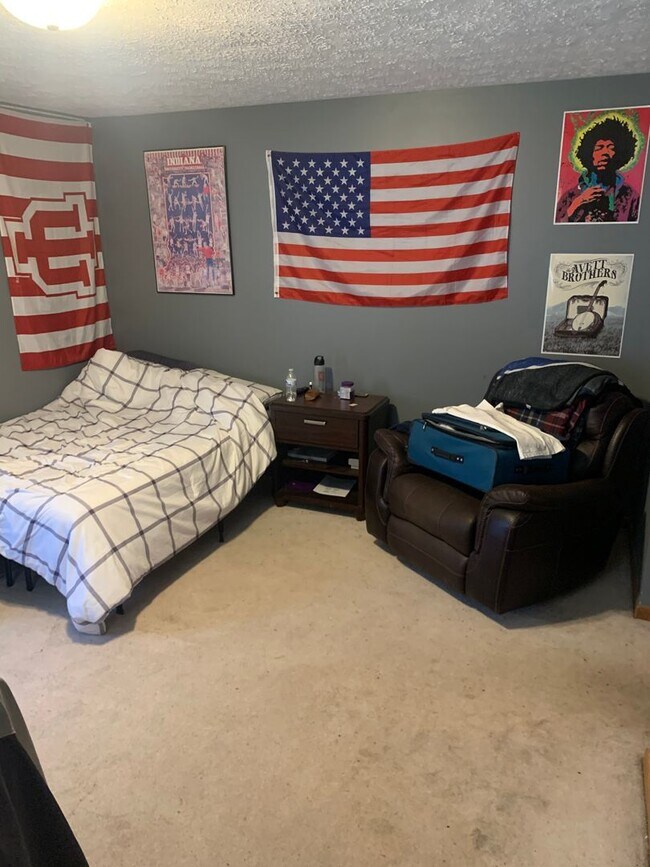 Building Photo - *** AVAILABLE AUGUST 2027 *** 3 Bedroom - 2 Bath Home (Great for a large group!)