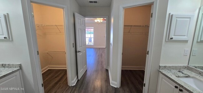 Building Photo - 11579 Alexis Forest Dr E