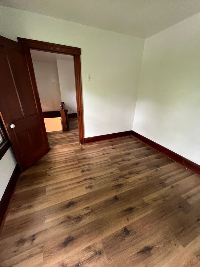 Building Photo - Large Newly Renovated 3 Bed/1 Bath Single ...