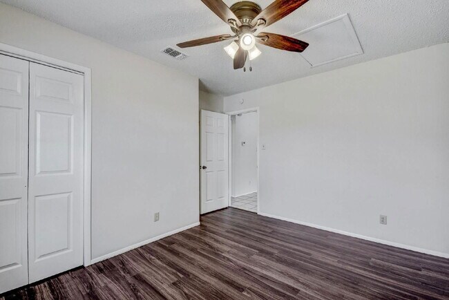 Building Photo - 4806 Russet Hill Dr