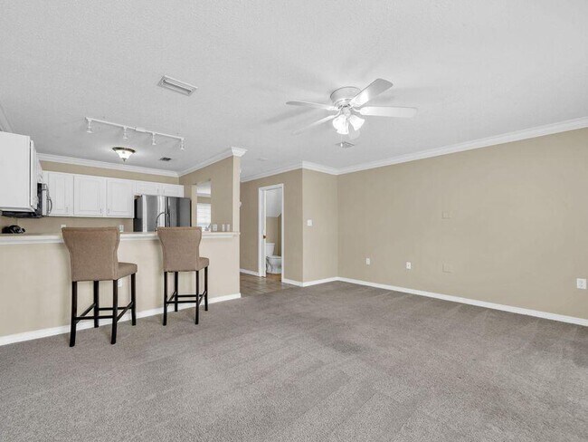 Building Photo - 983 Scenic Oak Ln