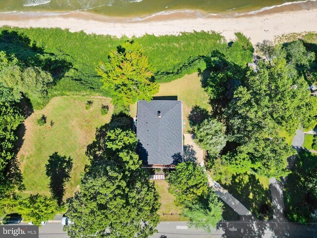 Building Photo - 5510 Beach Dr