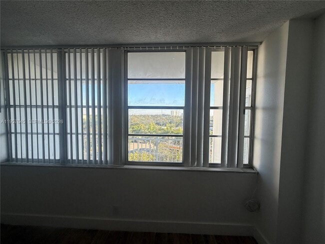 Building Photo - 2025 NE 164th St