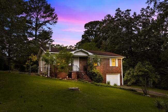 Primary Photo - Charming Center Point Home