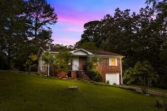 Building Photo - Charming Center Point Home