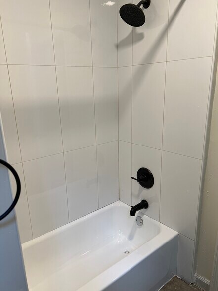 Building Photo - 15 William St