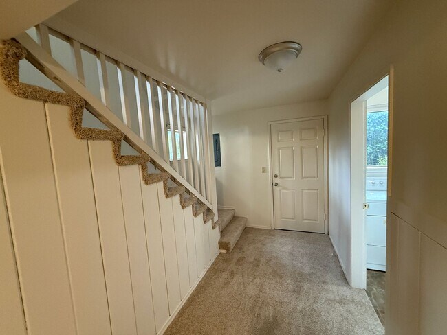 Building Photo - Lovely and Warm Home in Edmonds Available Now