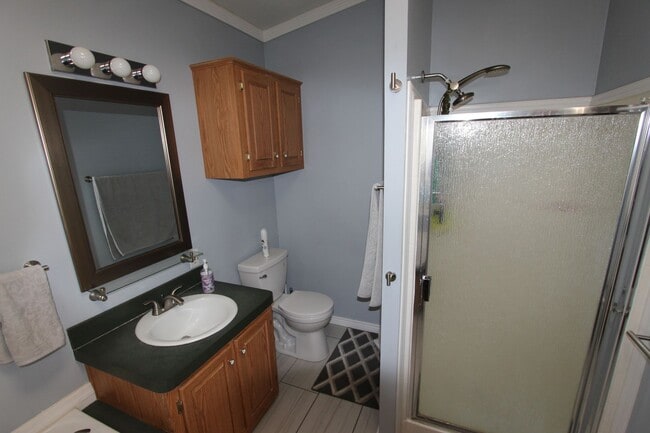 Building Photo - 5-Bedroom Home located in Railroad Springs