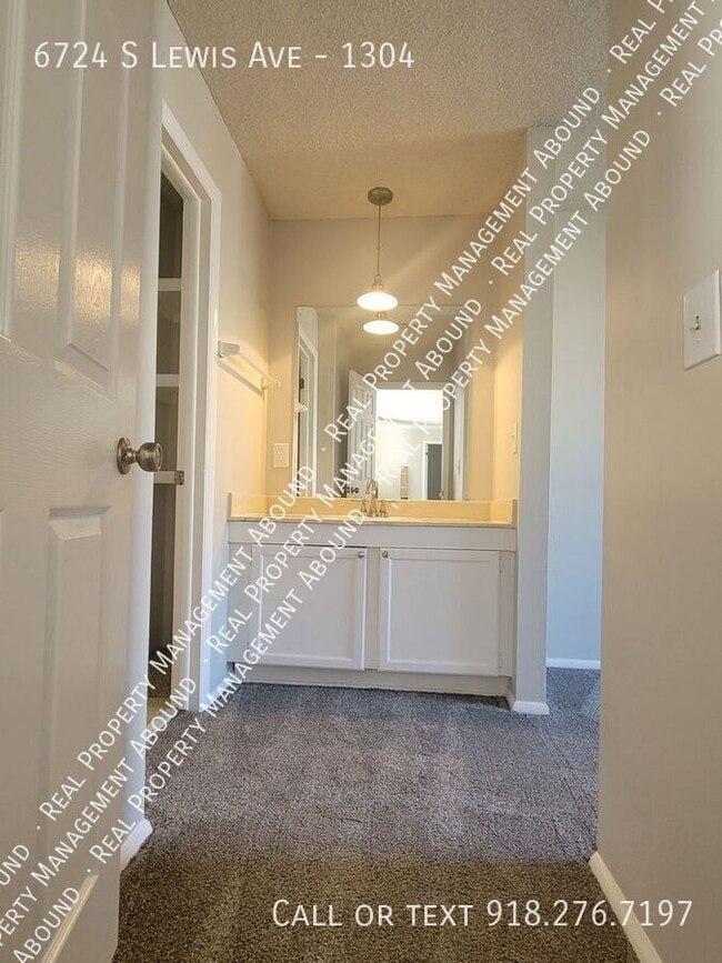 Building Photo - 6724 S Lewis Ave