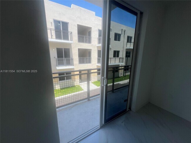 Building Photo - 1010 SW 69th Ave