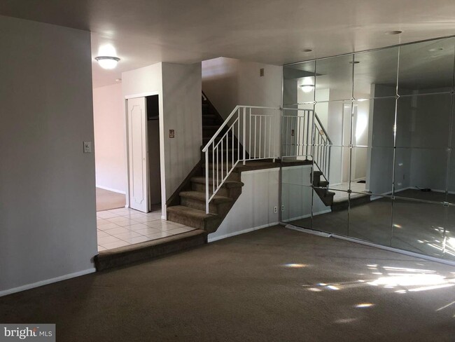 Building Photo - 10672 Halstead St