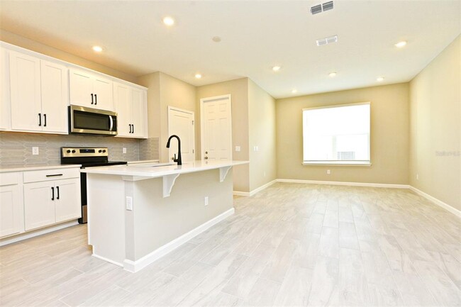 Building Photo - 627 Bayhawk St