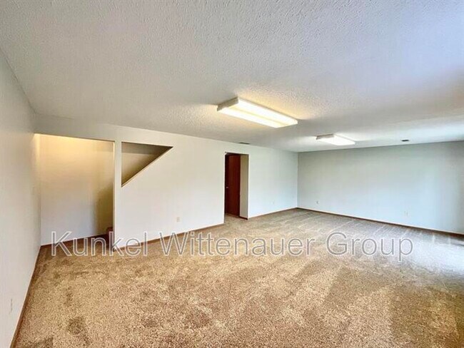 Building Photo - 7 S Cherry Hills