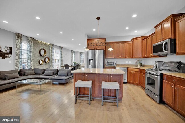 Building Photo - 42598 Chisholm Dr