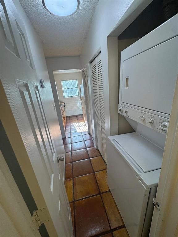 Building Photo - 6031 Shakerwood Cir