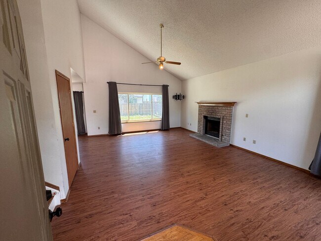 Building Photo - 4 Bed 4 Bath in Briargate $2695 Pet Friendly