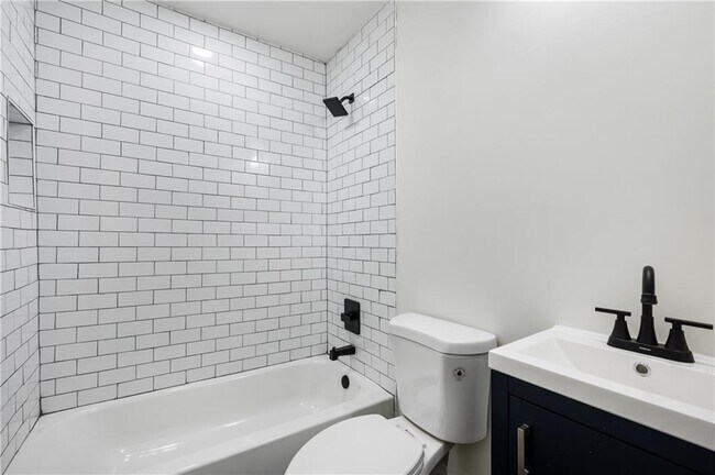 Building Photo - 405 4th St NE