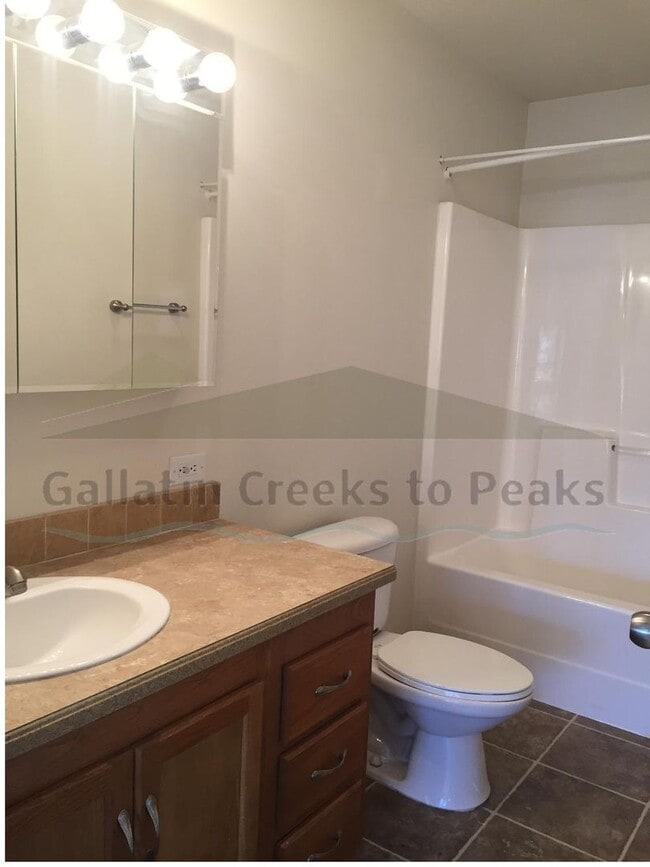 Building Photo - 4 Bedroom 2 Bathroom Rabel Lane Home