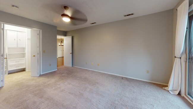 Building Photo - Broadview Heights 1 Bedroom Condo