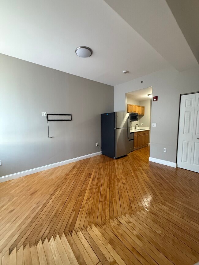 Building Photo - 312 Shirley St