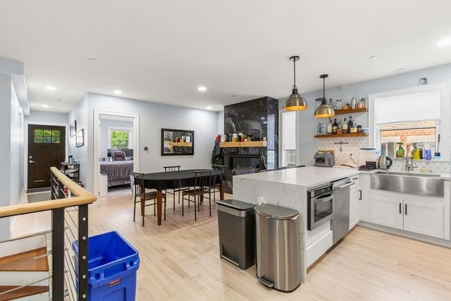 Building Photo - 32 Cameron Ave