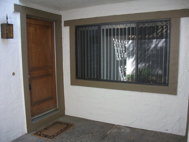 Building Photo - 3 Bedroom Townhouse in South San Jose