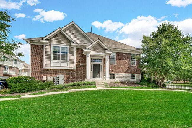 Building Photo - 2528 Dunraven Ave