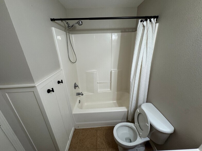 Building Photo - 5660 Springfield Cir W