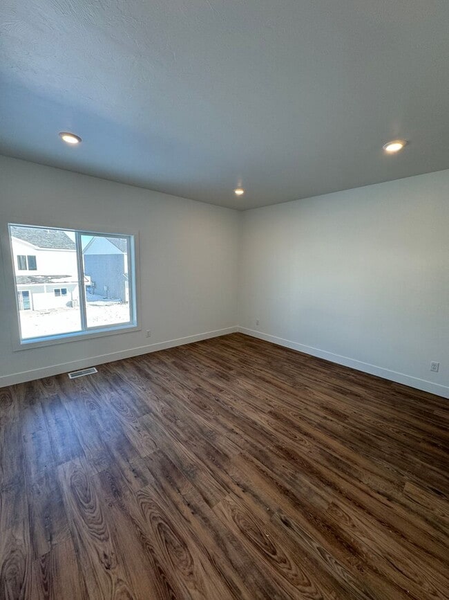 Building Photo - Modern 2-Story Town Home for Rent in Sugar...