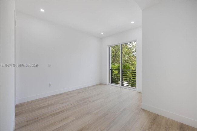 Building Photo - 3162 Plaza St