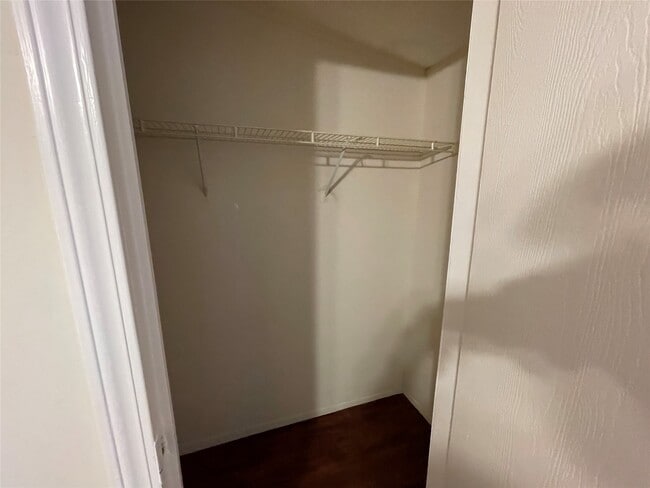 Building Photo - 16658 Meadowcroft St