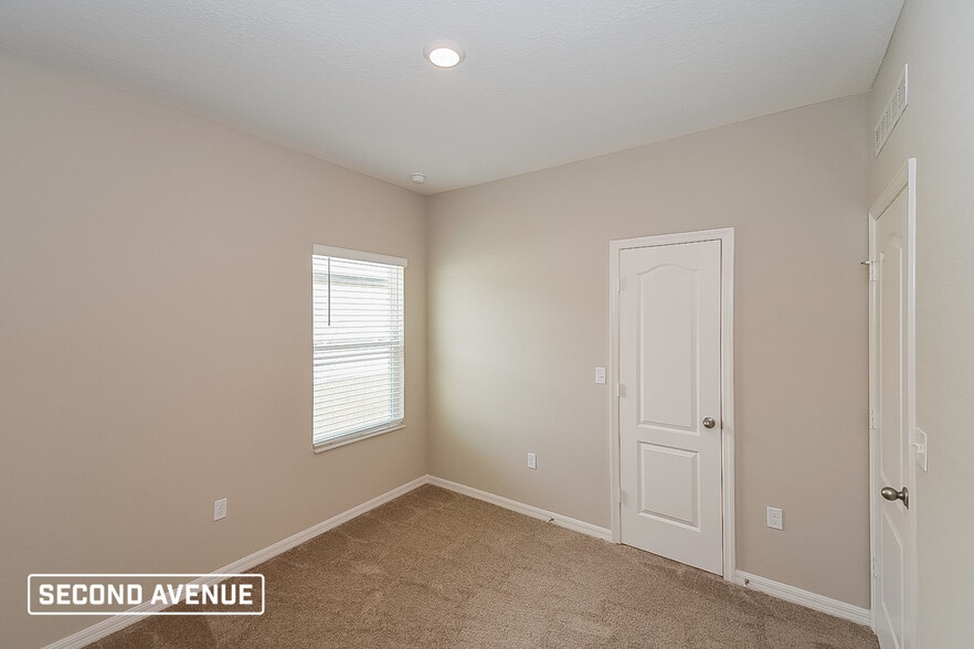 Building Photo - 447 Falcon Ridge Rd