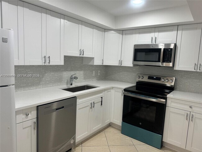 Building Photo - 400 Kings Point Dr