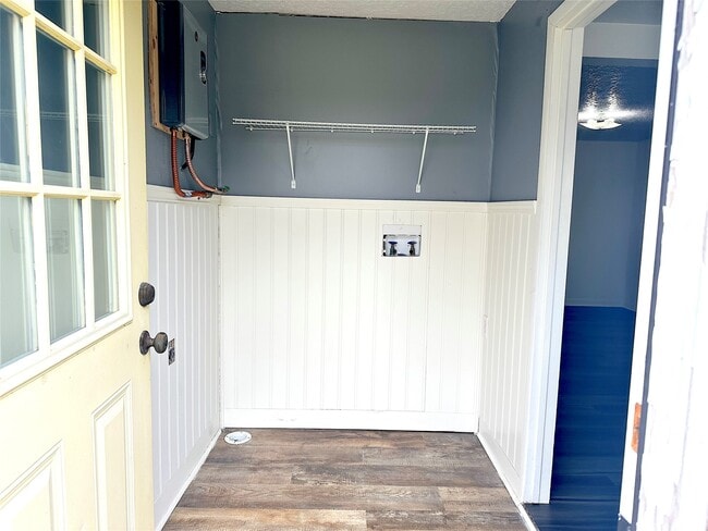 Building Photo - 1005 Avenue E 1/2