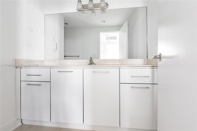 Building Photo - 401 69th St