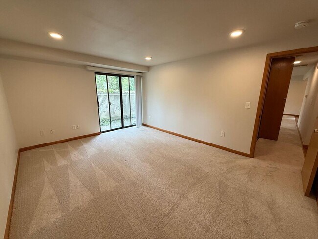 Building Photo - Updated 2BR Condo Near Juanita Village & Beach – Pool, Gym, Parking Included