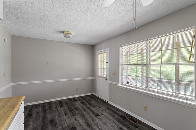 Building Photo - 7 Jadewood Ct