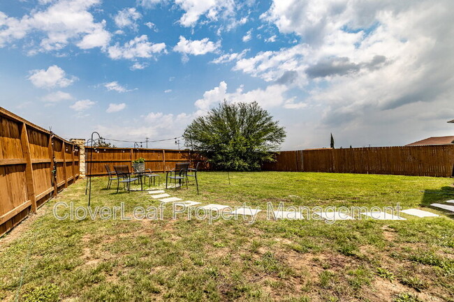 Building Photo - 302 Colonial Blf